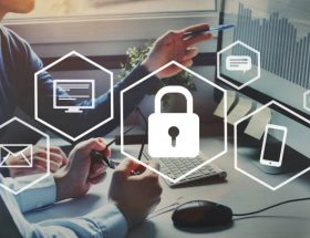 Aujourd’hui, l’intelligence artificielle transforme profondément le web. Ainsi, les sites intègrent des assistants intelligents pour guider