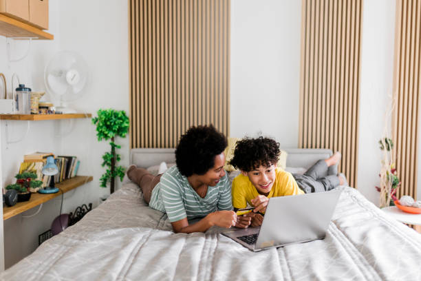 Depuis 2018, le RGPD guide la protection des données sur le web. Ainsi, en 2024, plusieurs ajustements ont été introduits. En effet,