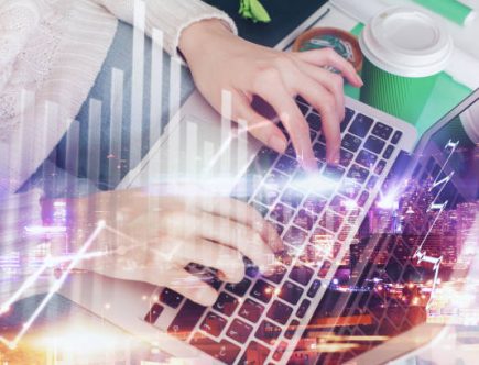 Les plateformes digitales low-code transforment le développement informatique. En effet, elles réduisent considérablement les lignes