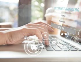 Une plateforme digitale tout-en-un regroupe plusieurs services au même endroit. Ainsi, elle facilite la gestion quotidienne.