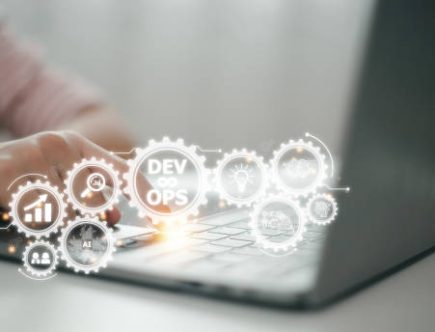 Tout d’abord, une newsletter performante renforce la relation avec votre audience. Ensuite, elle permet de fidéliser vos clients