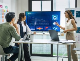 Les plateformes collaboratives simplifient la communication entre les équipes. En effet, elles centralisent les messages.