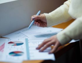 Avant de commencer, il est essentiel d’analyser vos priorités réelles. Ainsi, vous évitez les essais inutiles. De plus, cette étape